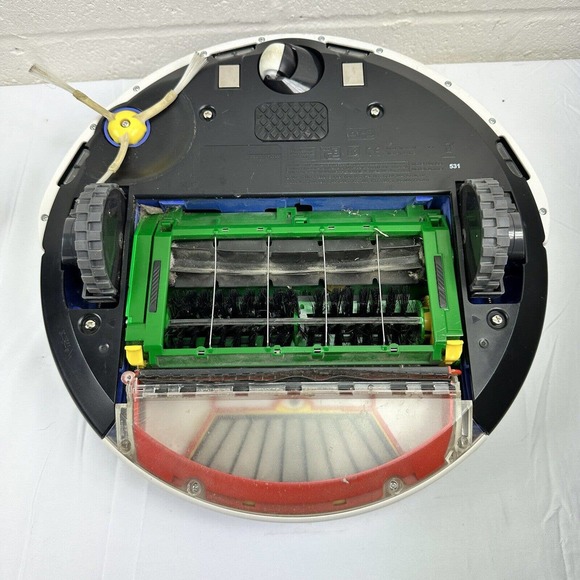 iRobot Roomba 531 & Charger, Not Working - Picture 4 of 5